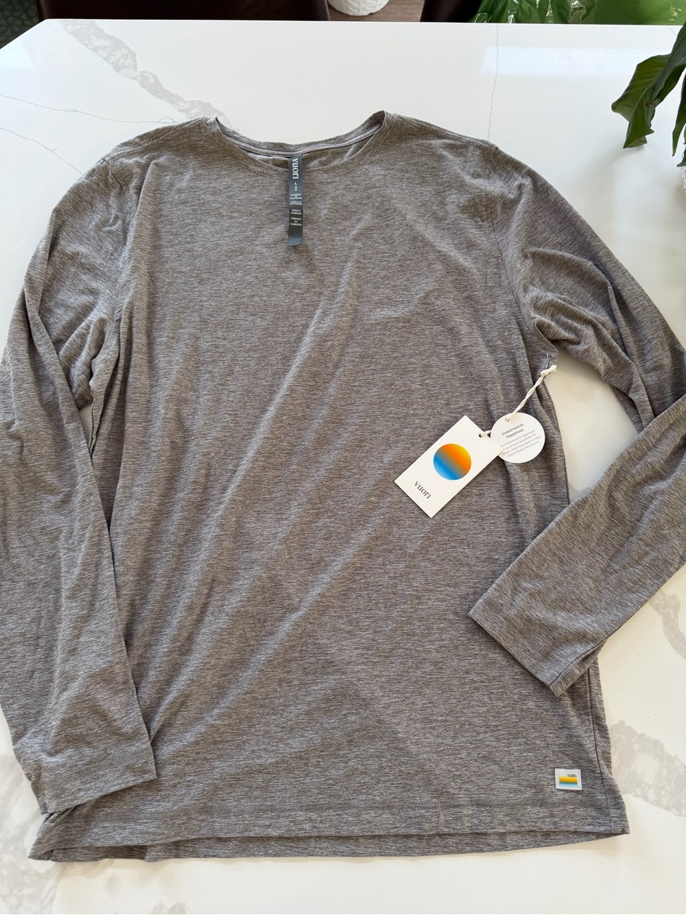 Vuori Long Sleeve Strato Tech Tee Men's Heather Gray Performance Size Large